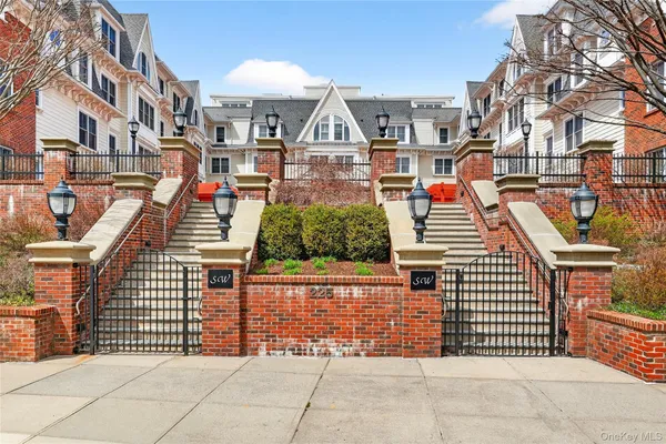 $4,500 | 225 Stanley Avenue, Unit 204, Mamaroneck, NY 10543
