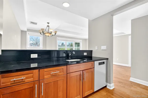 $4,500 | 225 Stanley Avenue, Unit 204, Mamaroneck, NY 10543