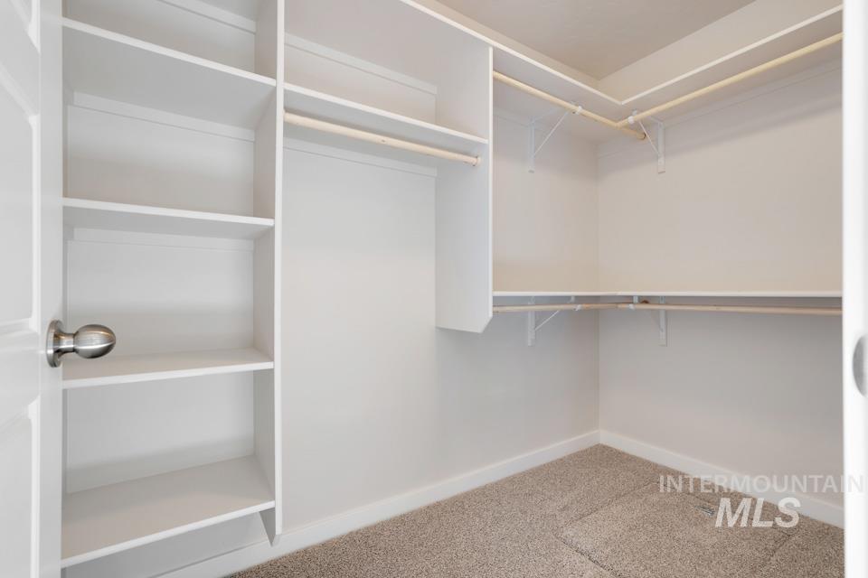 985 Twilight Street Weiser, ID 83672 - Photo 18 of 32 Walk in closet featuring carpet floors