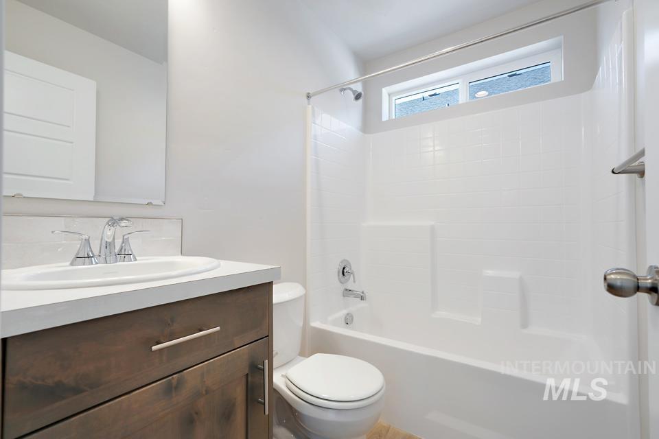 985 Twilight Street Weiser, ID 83672 - Photo 22 of 32 Full bathroom featuring vanity and shower / washtub combination