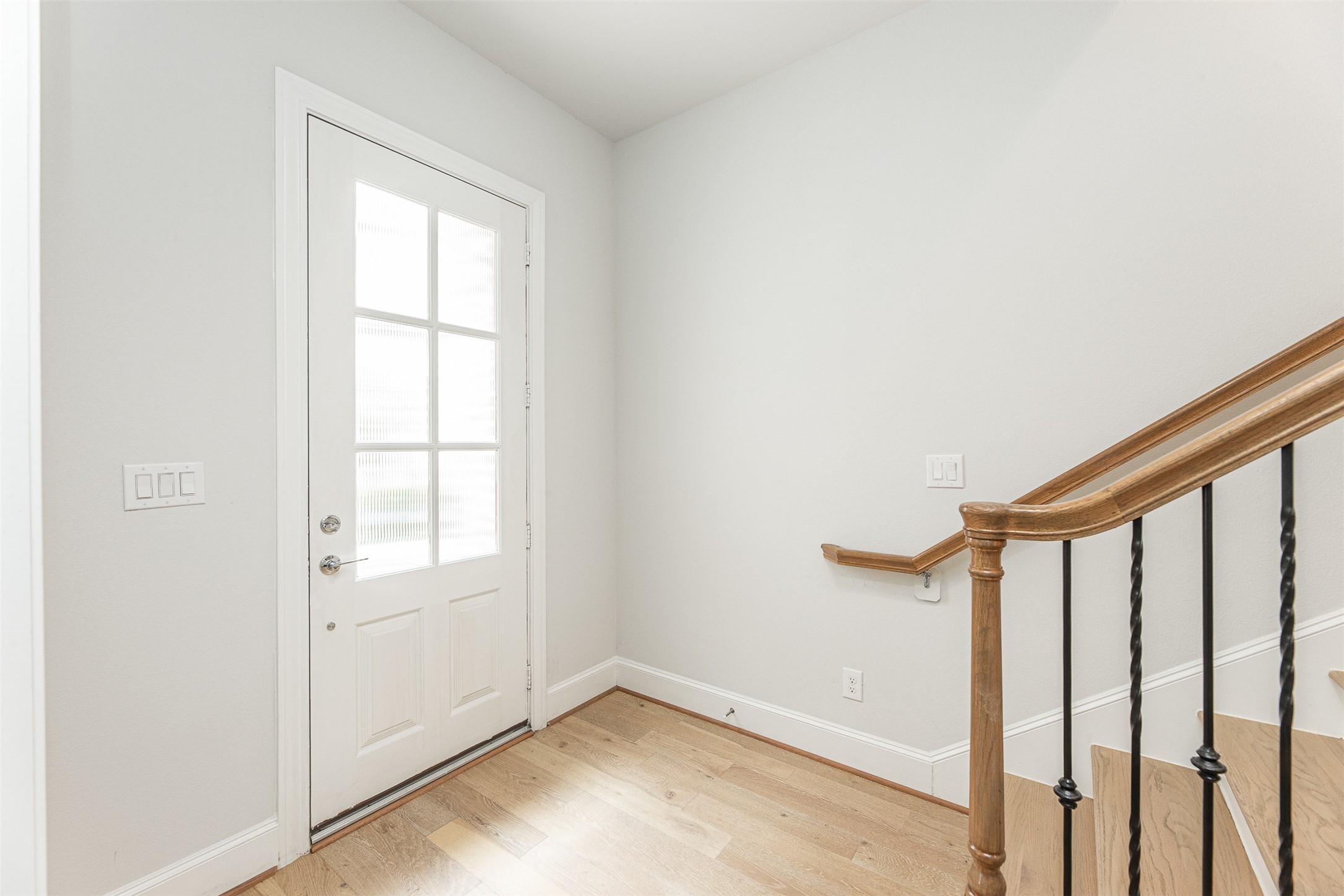 2028 Waterloo Station Road Houston, TX 77045 - Photo 4 of 34 a view of front door