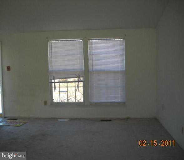 69 Yew Road Essex, MD 21221 - Photo 2 of 6 Living Room