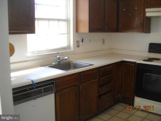 69 Yew Road Essex, MD 21221 - Photo 4 of 6 Kitchen