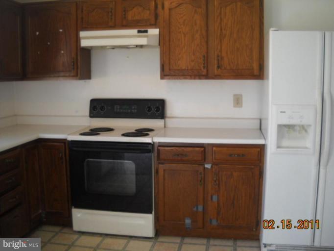 69 Yew Road Essex, MD 21221 - Photo 5 of 6 Kitchen #2