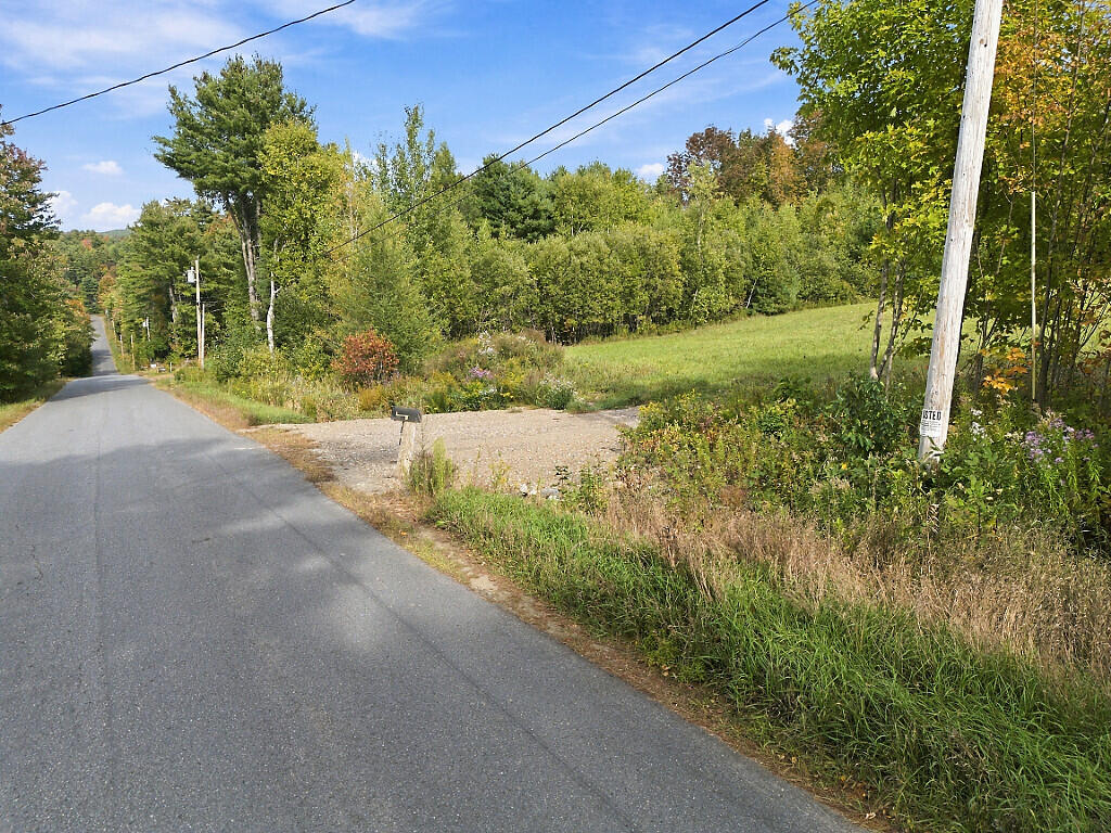 842 Banton Road Palermo, ME 04354 - Photo 2 of 8 Driveway