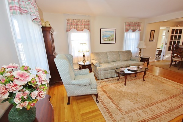 2 Stoneleigh Road Worcester, MA 01606 - Photo 3 of 23 Gallery Image 3