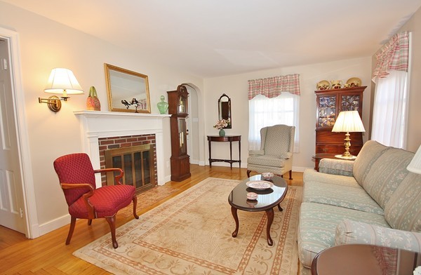 2 Stoneleigh Road Worcester, MA 01606 - Photo 4 of 23 Gallery Image 4