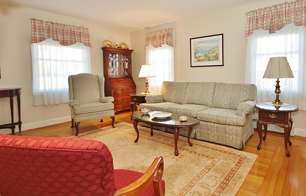 2 Stoneleigh Road Worcester, MA 01606 - Photo 5 of 23 Gallery Image 5
