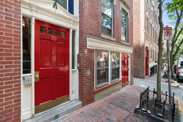 $900,000 | 70 Phillips Street, Unit 3, Boston, MA 02114