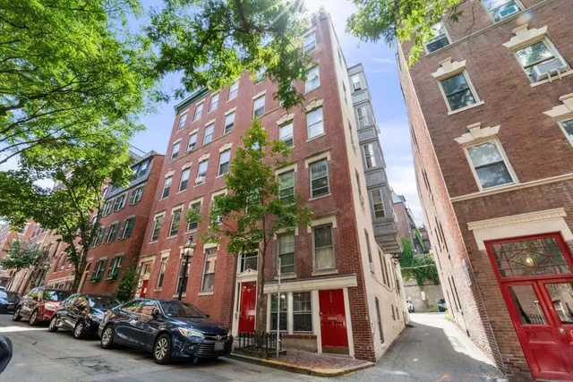 $900,000 | 70 Phillips Street, Unit 3, Boston, MA 02114
