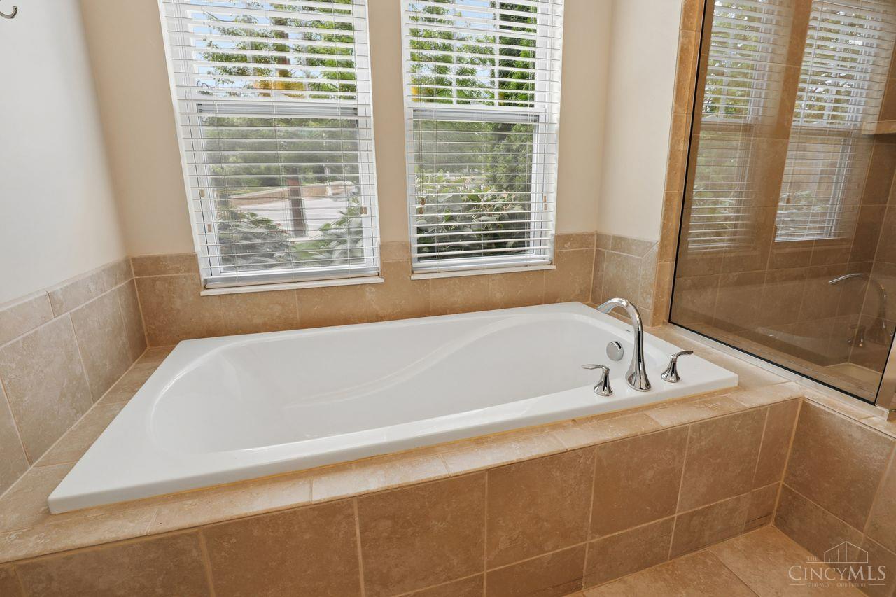 3390 Wasson Road, Unit B Cincinnati, OH 45209 - Photo 23 of 42