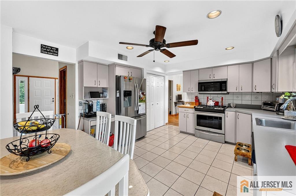 121 West Hill Road Colonia, NJ 07067 - Photo 10 of 37 Gallery Image 10