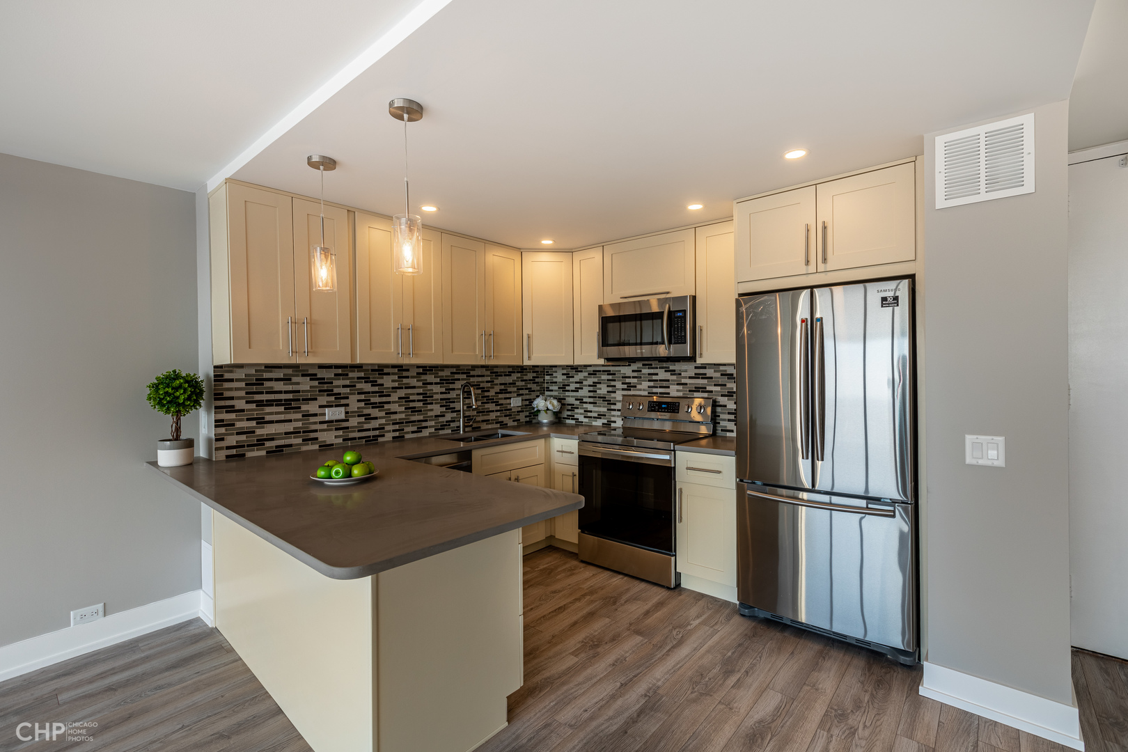 5445 North Sheridan Road, Unit 2711 Chicago, IL 60640 - Photo 2 of 12