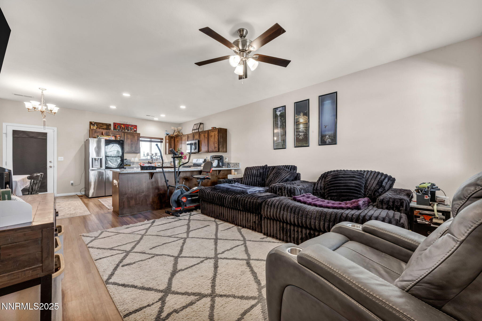 665 Beeghly Drive Fallon, NV 89406 - Photo 11 of 31 a living room with furniture and kitchen view