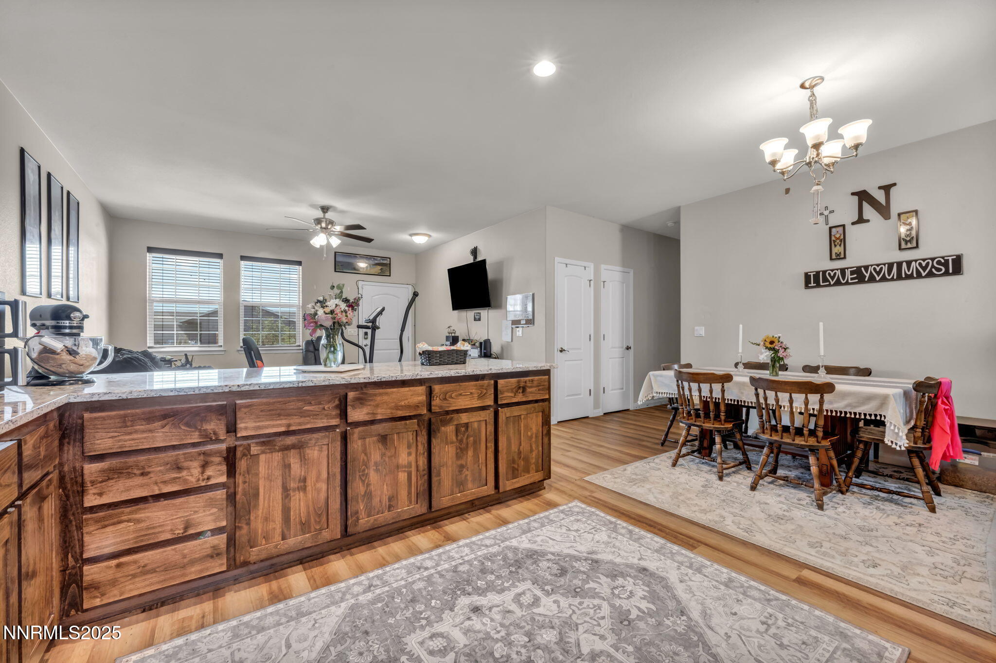 665 Beeghly Drive Fallon, NV 89406 - Photo 7 of 31 a spacious bathroom with a double vanity sink and a mirror