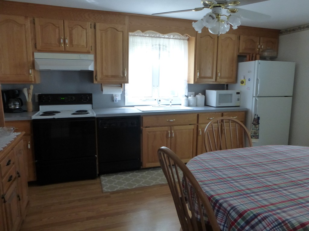 31 Country Road Agawam, MA 01001 - Photo 3 of 19 Gallery Image 3