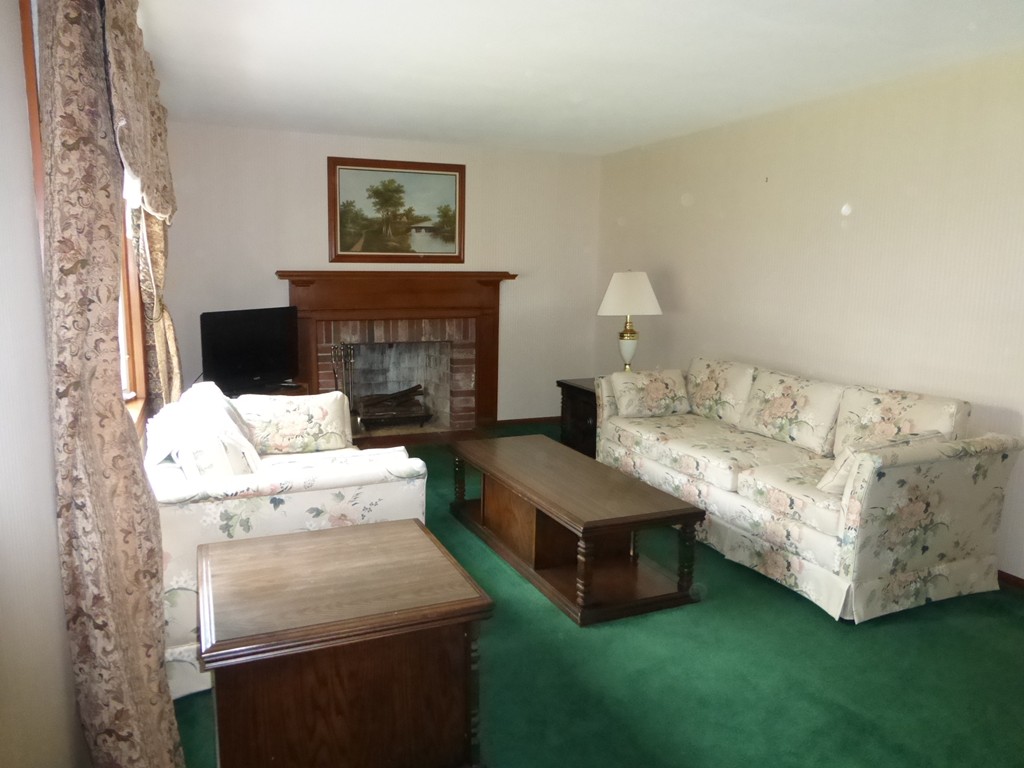 31 Country Road Agawam, MA 01001 - Photo 10 of 19 Gallery Image 10