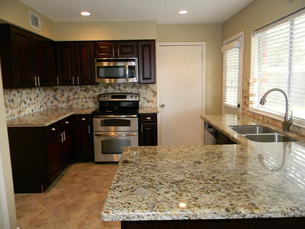 2754 Quarry Hill Road Sugar Land, TX 77478 - Photo 9 of 49