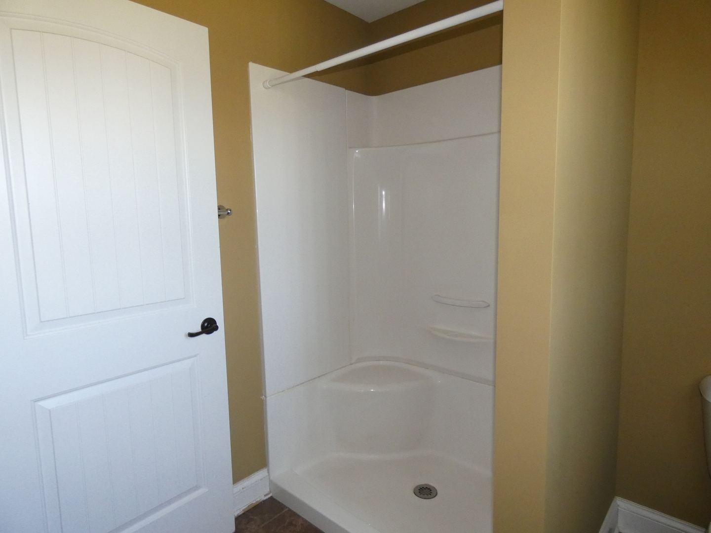 627 North Edgemere Drive Bourbonnais, IL 60914 - Photo 20 of 37 a bathroom with a glass shower door