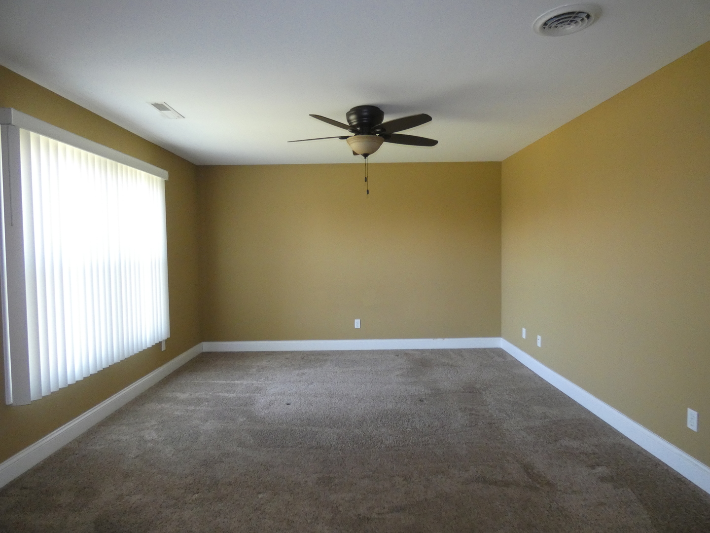 627 North Edgemere Drive Bourbonnais, IL 60914 - Photo 21 of 37 an empty room with a window