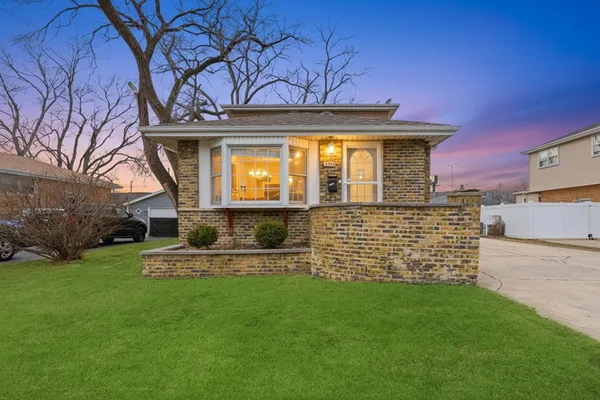 $369,900 | 10716 South Nashville Avenue, Worth, IL 60482