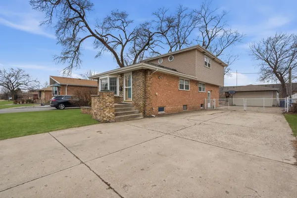 $369,900 | 10716 South Nashville Avenue, Worth, IL 60482