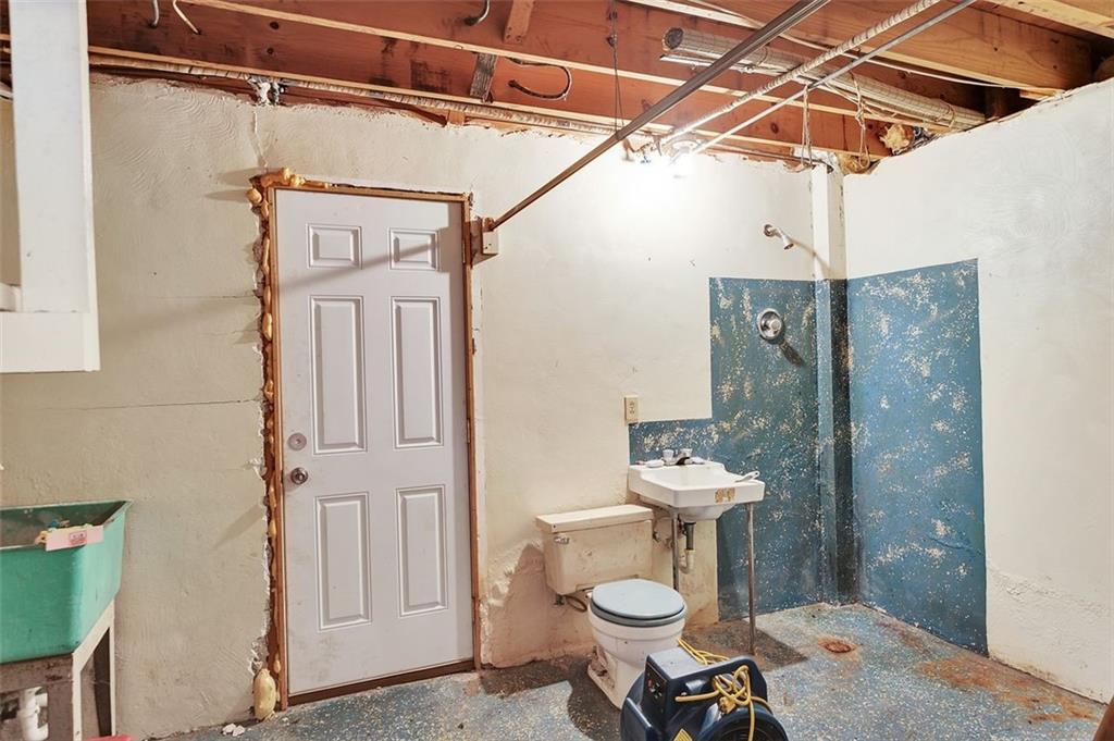 215 Leslie Road Valencia, PA 16059 - Photo 19 of 22 Gallery Image 19