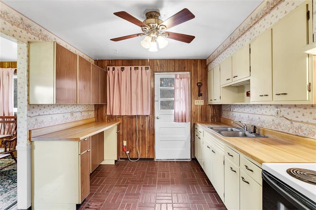 215 Leslie Road Valencia, PA 16059 - Photo 8 of 22 Gallery Image 8