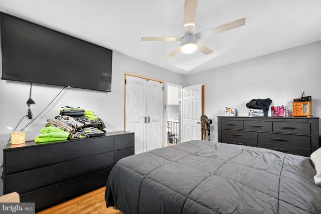 a bedroom with a bed and a flat tv screen