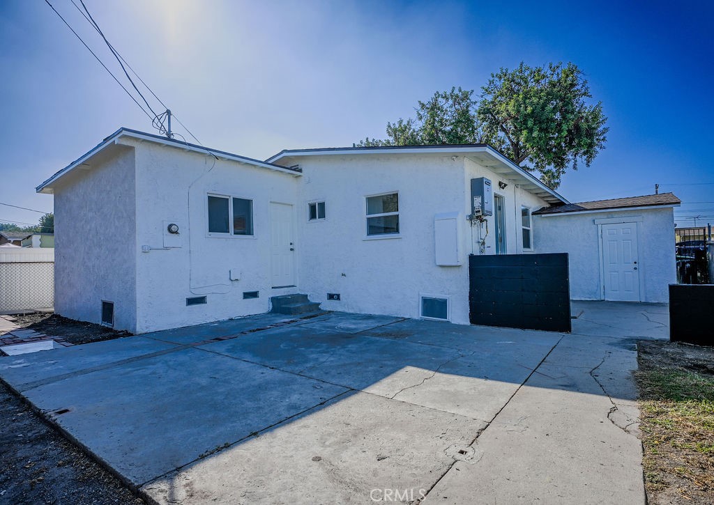 827 East 103rd Place Los Angeles, CA 90002 - Photo 11 of 18 Large Play area
