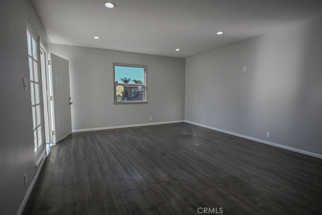 827 East 103rd Place Los Angeles, CA 90002 - Photo 2 of 18 Living Room