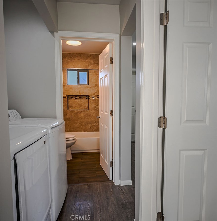 827 East 103rd Place Los Angeles, CA 90002 - Photo 6 of 18 Hallway