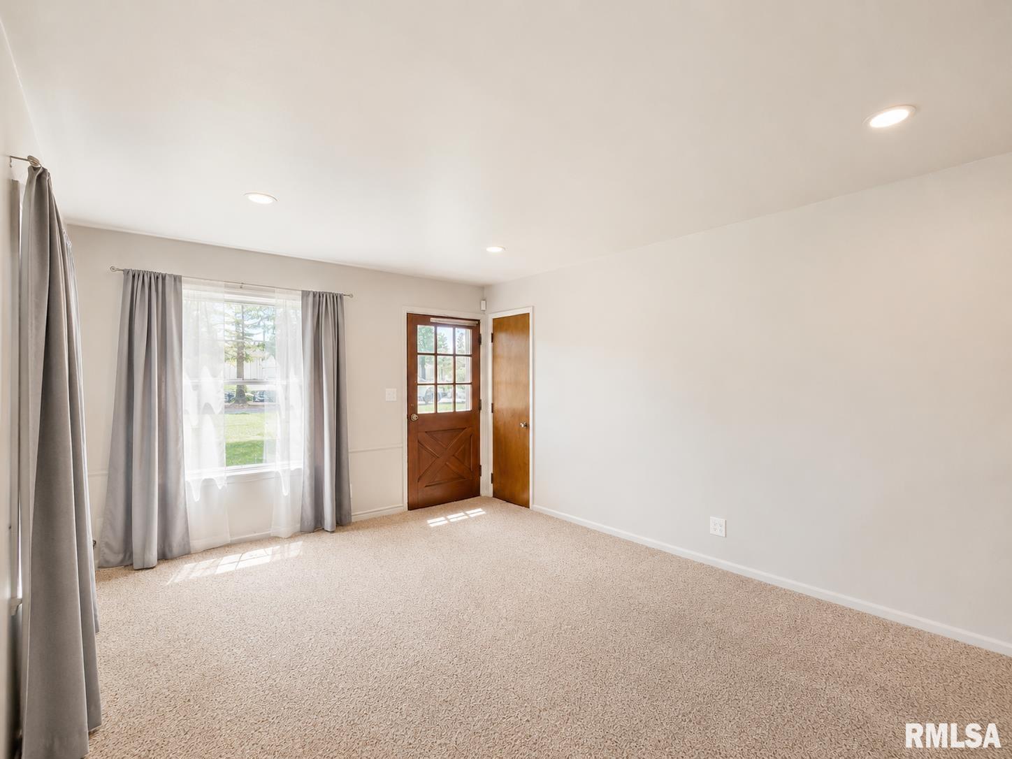 623 West Shoshone Road Peoria, IL 61614 - Photo 9 of 26