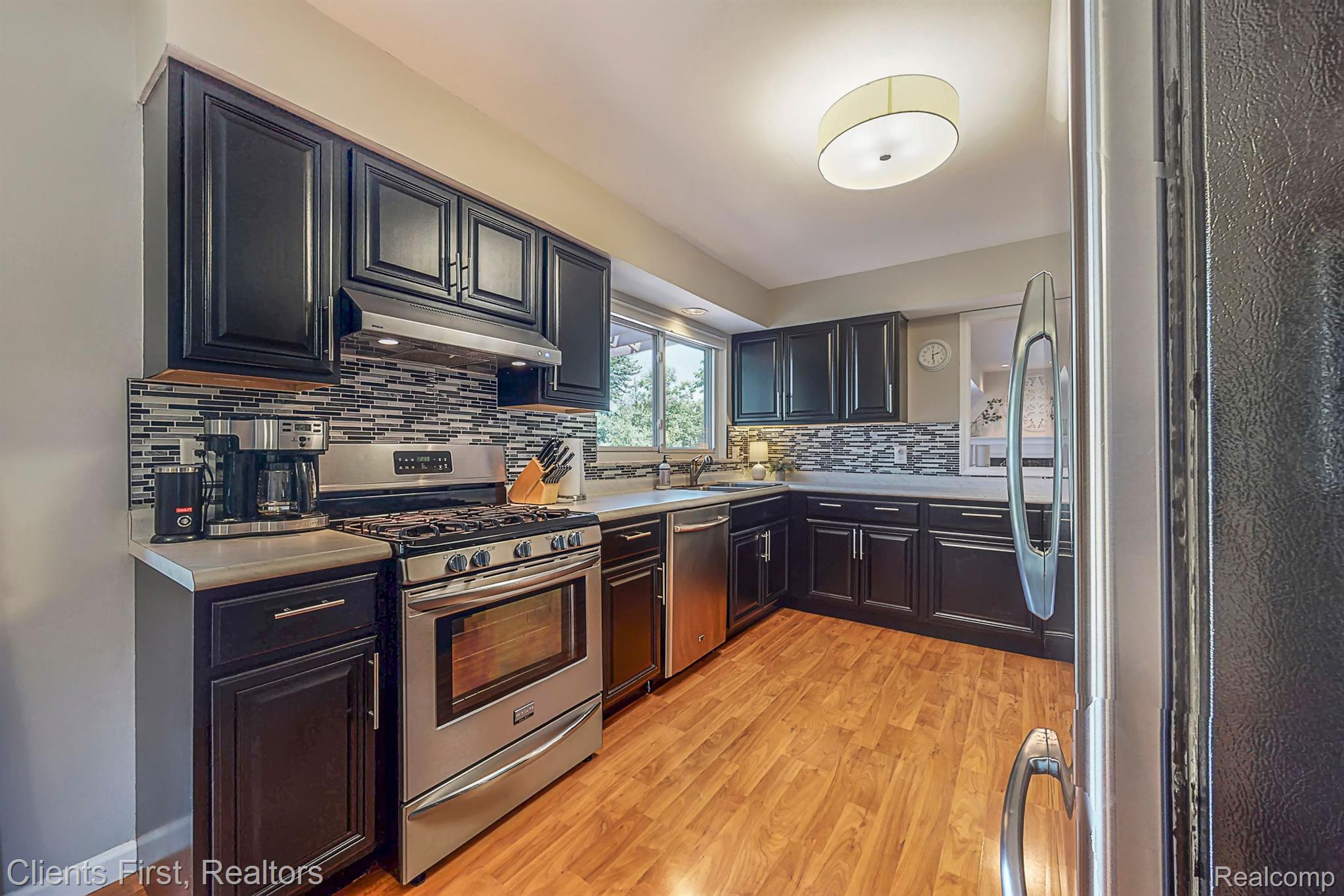 43130 Applewood Road Canton, MI 48188 - Photo 9 of 40 Gallery Image 9