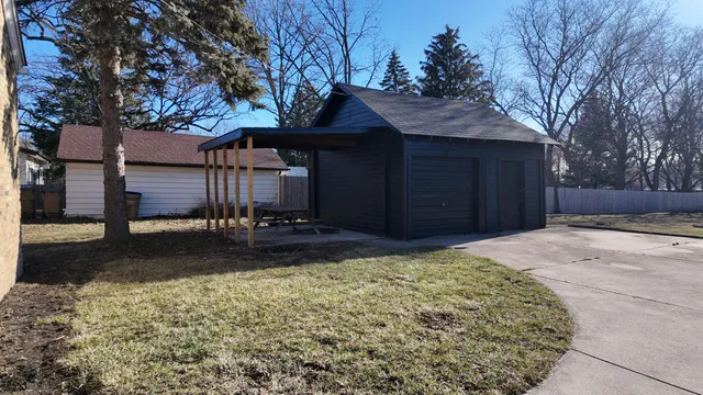$2,900 | 5315 73rd Street, Pleasant Prairie, WI 53142