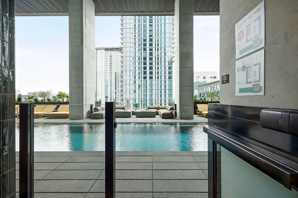 610 Davis Street, Unit 2812 Austin, TX 78701 - Photo 32 of 32 a kitchen with a large window and a table