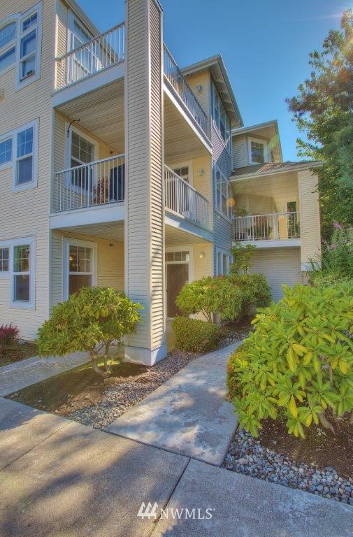 425 South 46th Place, Unit A Renton, WA 98055 - Photo 2 of 14