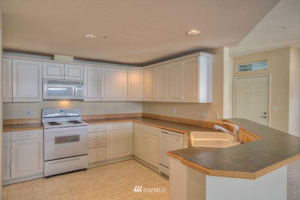 425 South 46th Place, Unit A Renton, WA 98055 - Photo 6 of 14