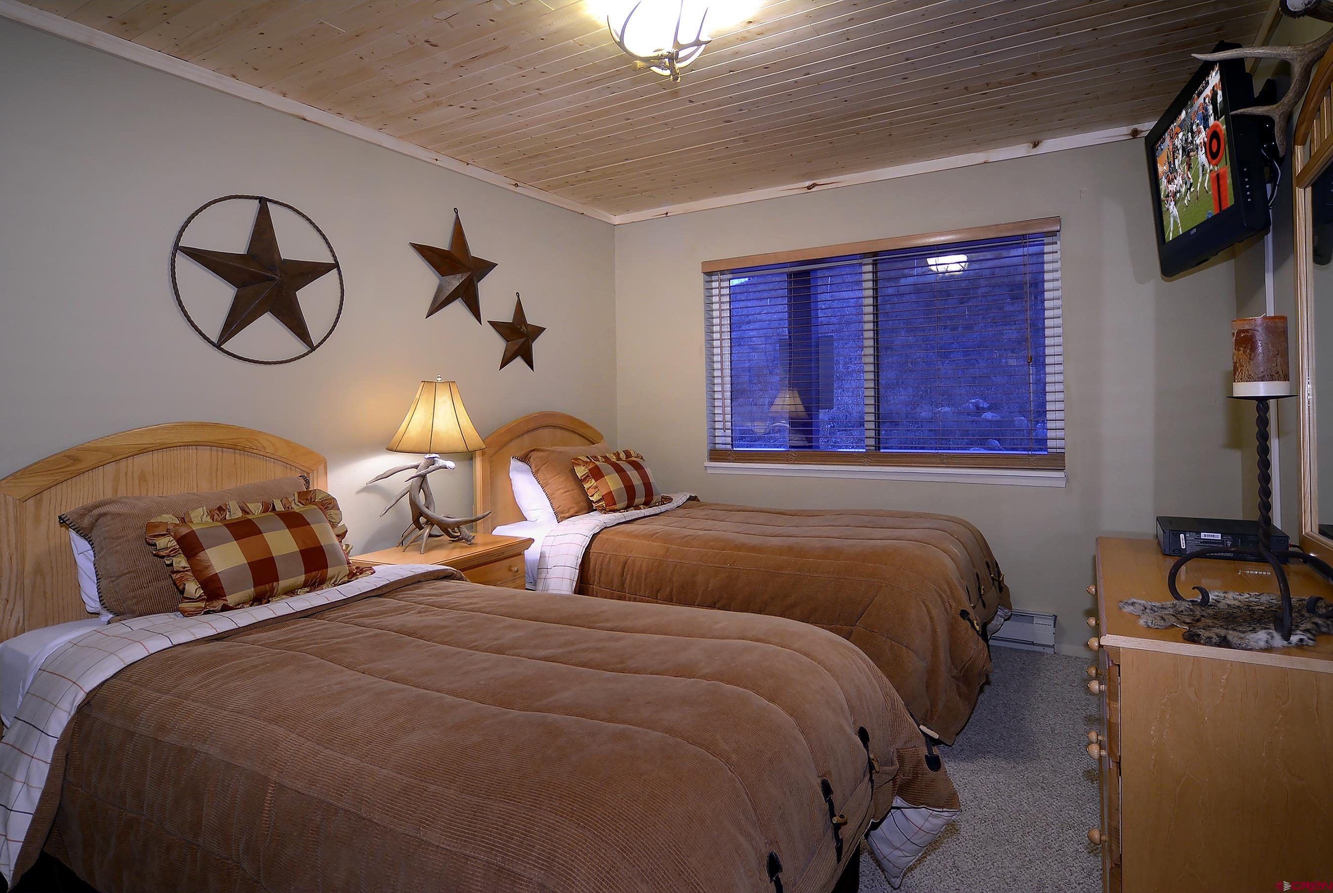 35 Emmons Road, Unit 3 Crested Butte, CO 81225 - Photo 15 of 25 a bedroom with two beds and a window