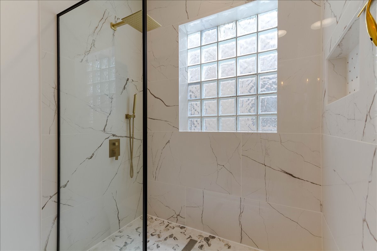 7028 North Ridge Boulevard, Unit 2S Chicago, IL 60645 - Photo 12 of 25