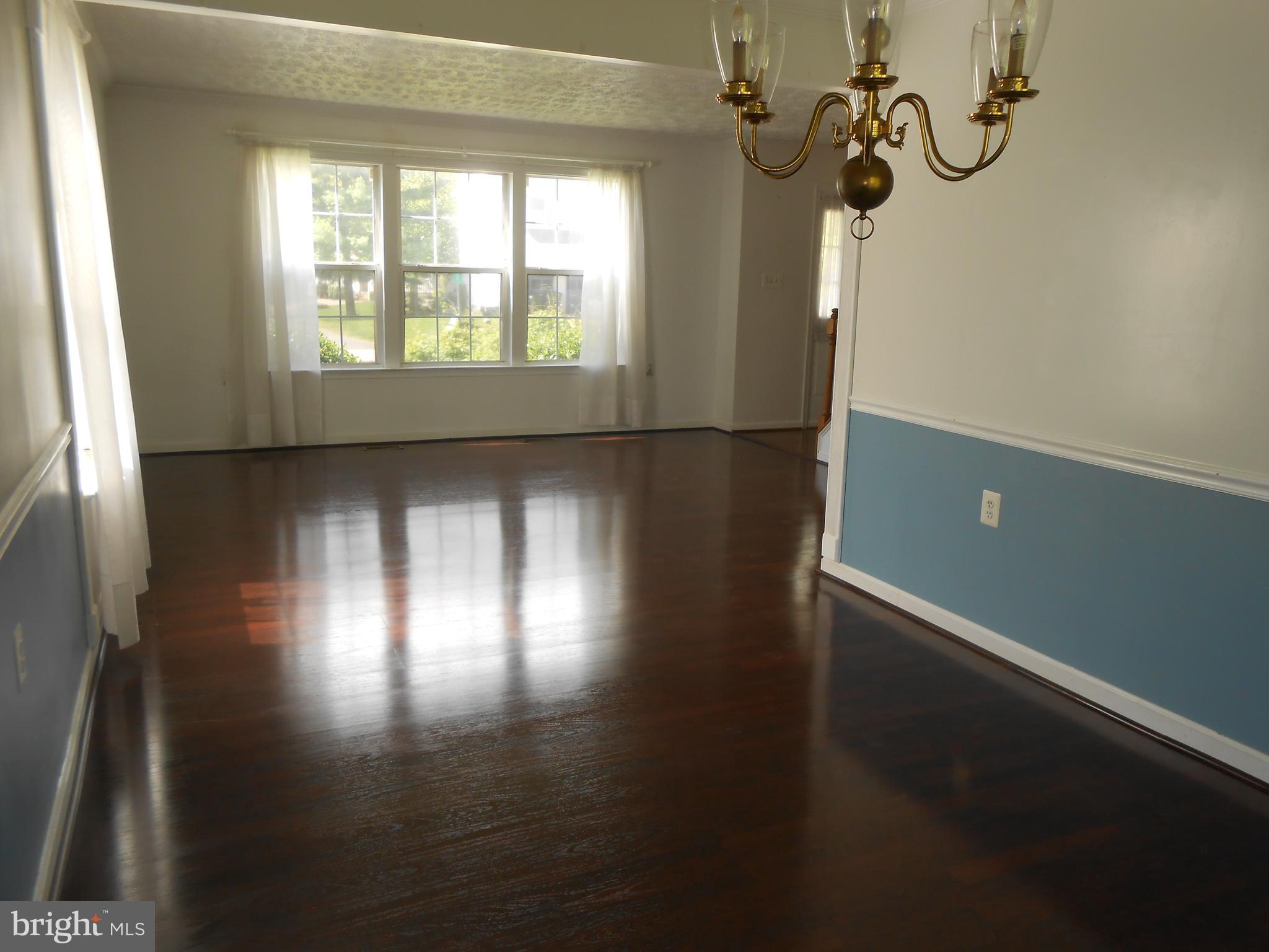 10472 Labrador Loop Manassas, VA 20112 - Photo 11 of 53 Dining Room to Living Room