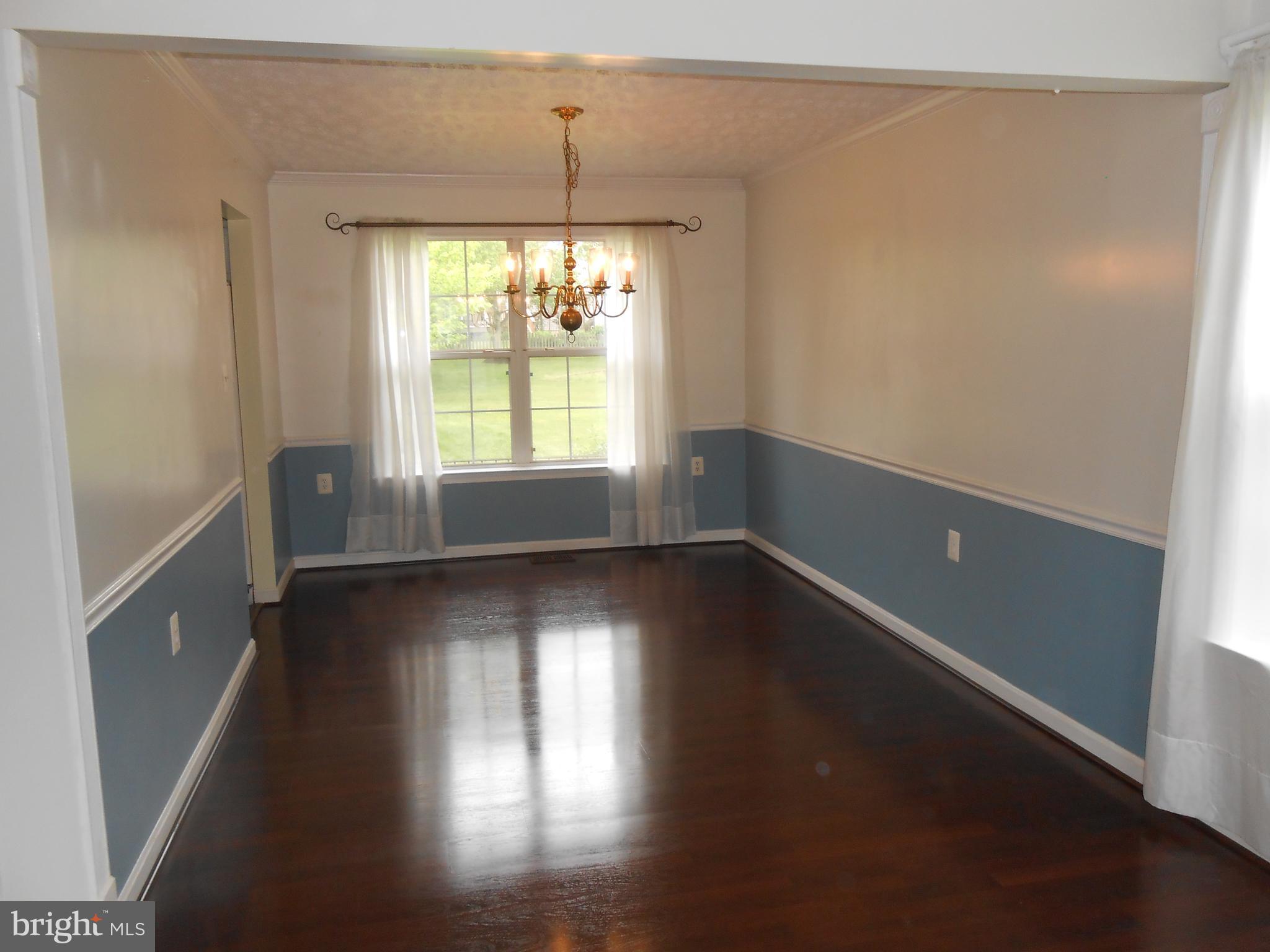 10472 Labrador Loop Manassas, VA 20112 - Photo 13 of 53 Dining Room - Chair Rail & Crown Molding