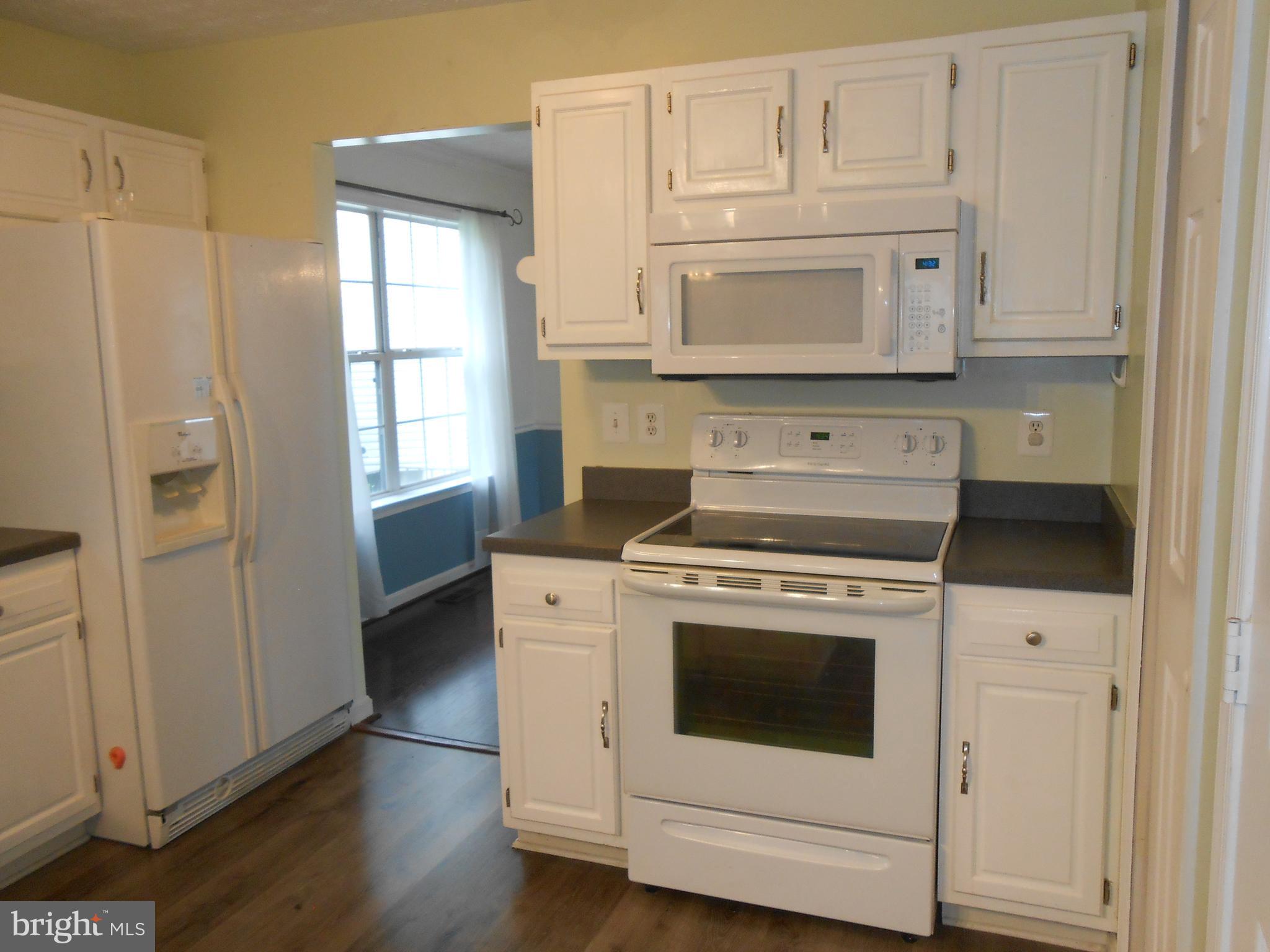 10472 Labrador Loop Manassas, VA 20112 - Photo 19 of 53 Kitchen has Pantry