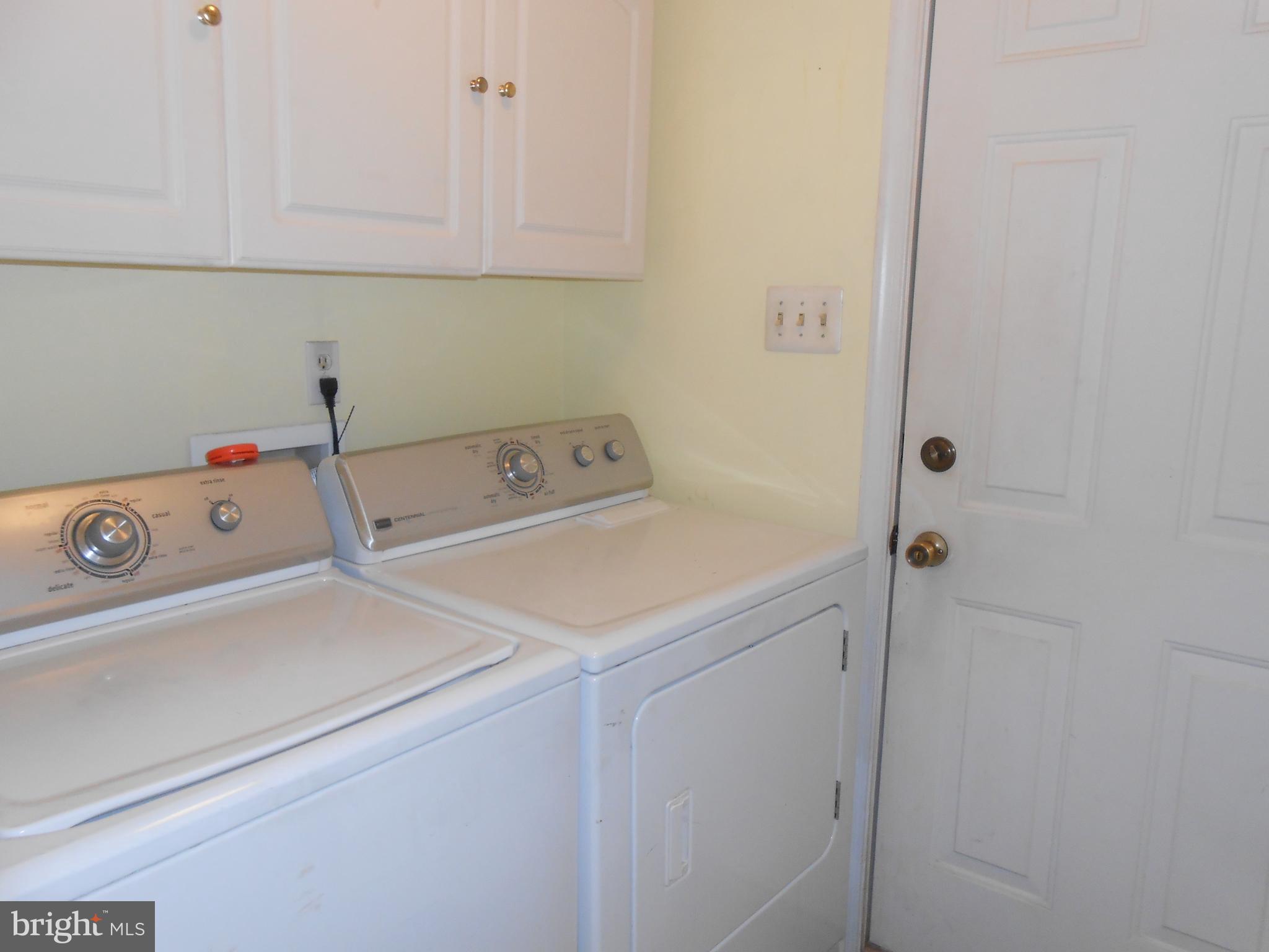 10472 Labrador Loop Manassas, VA 20112 - Photo 28 of 53 Laundry Room - Washer & Dryer Convey