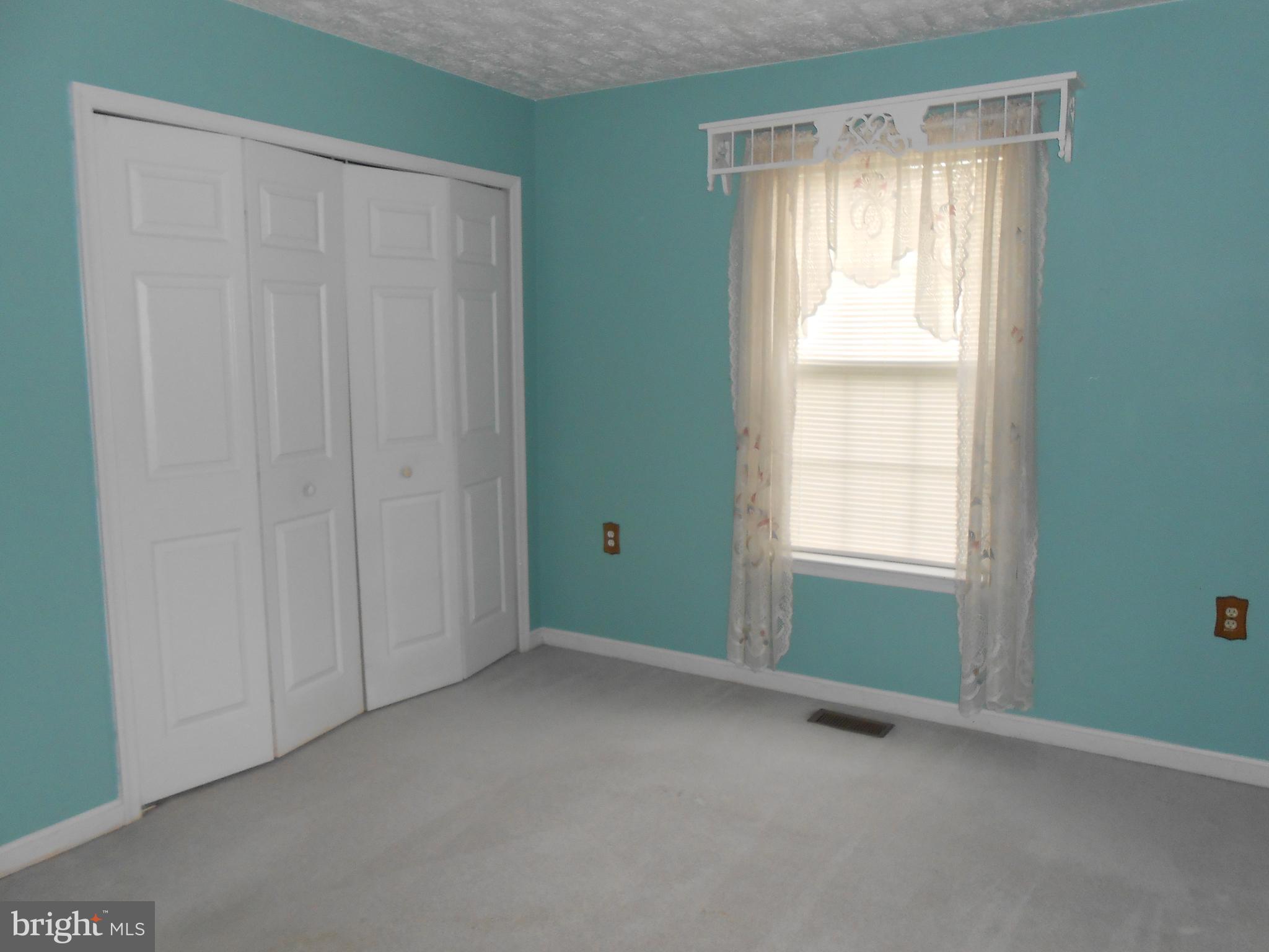 10472 Labrador Loop Manassas, VA 20112 - Photo 36 of 53 Bedroom 2 - Double Closet
