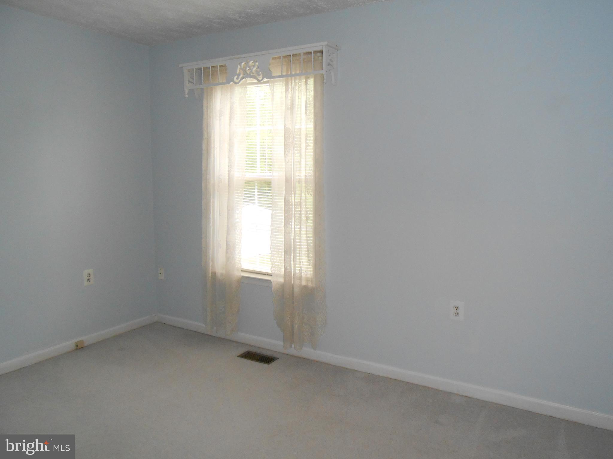 10472 Labrador Loop Manassas, VA 20112 - Photo 37 of 53 Bedroom 3