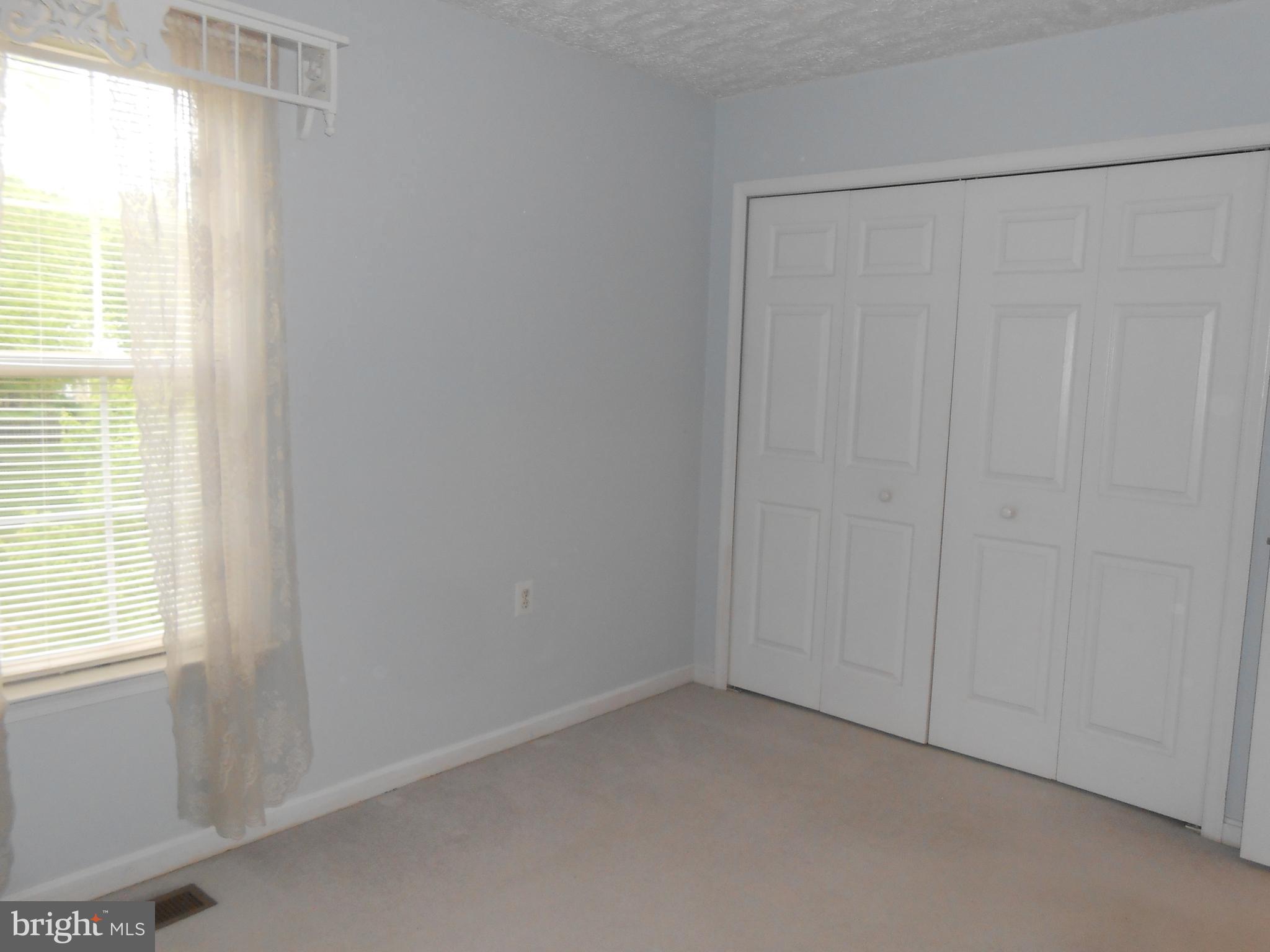 10472 Labrador Loop Manassas, VA 20112 - Photo 38 of 53 Bedroom 3 - Double Closet