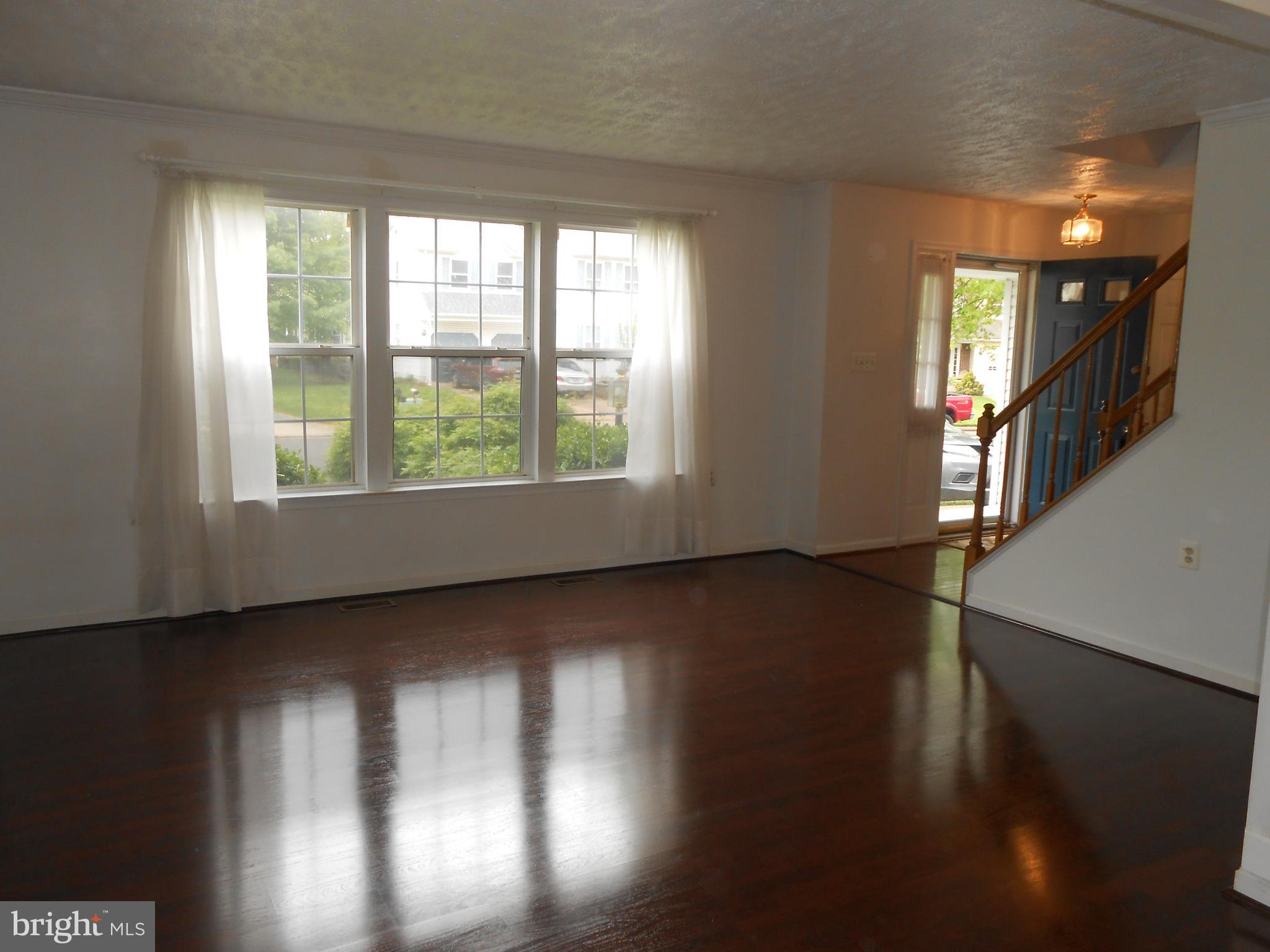 10472 Labrador Loop Manassas, VA 20112 - Photo 7 of 53 Light Filled Living Room