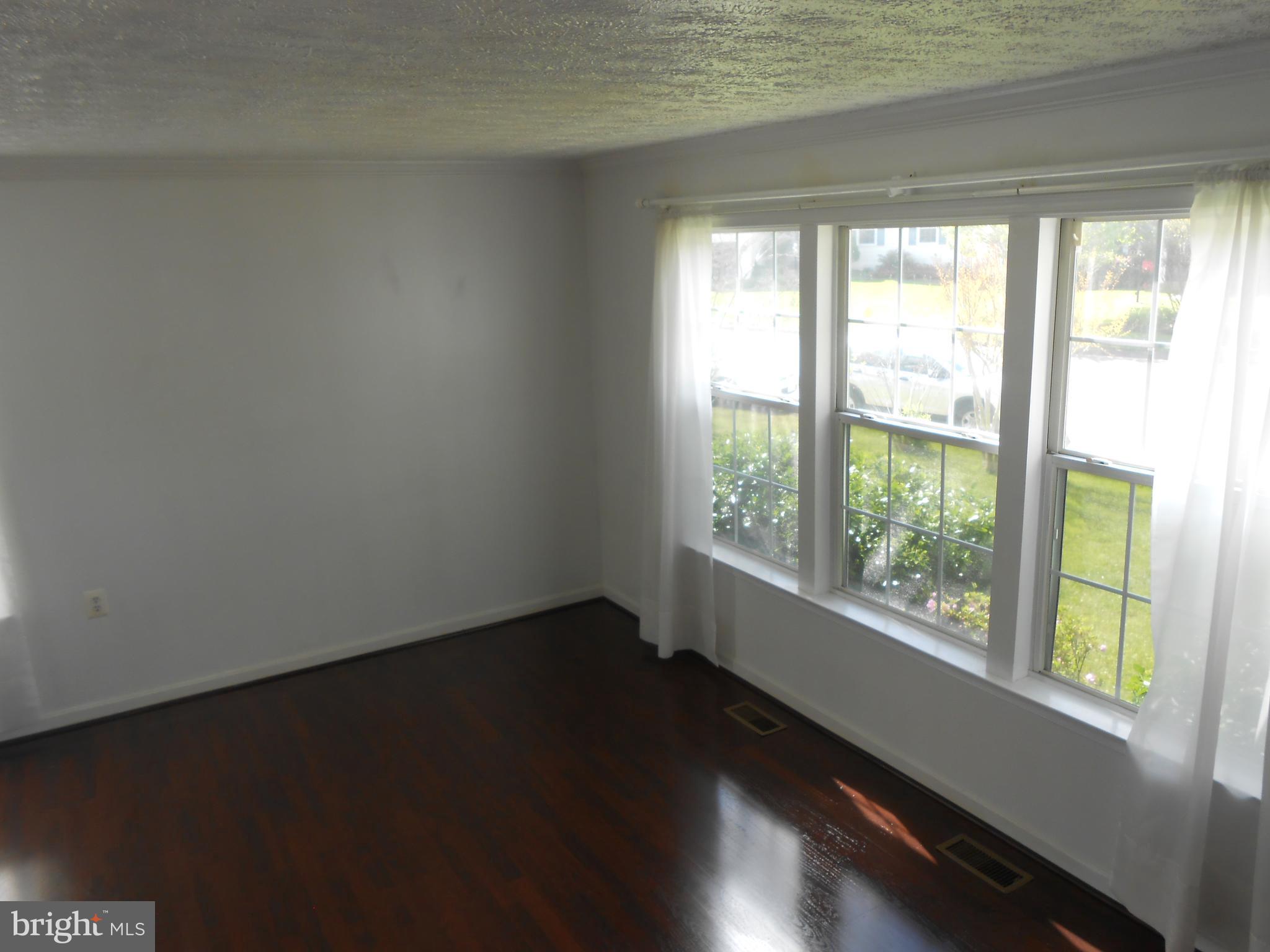 10472 Labrador Loop Manassas, VA 20112 - Photo 9 of 53 Living Room - Laminate Floors