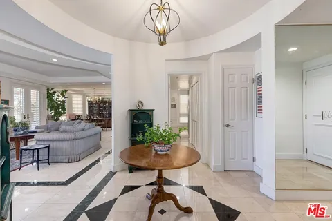 $1,499,000 | 121 North Almont Drive, Unit 205, Beverly Hills, CA 90211
